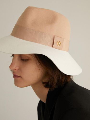 Half N Half Hat Beige White - NUHAT - Modalova