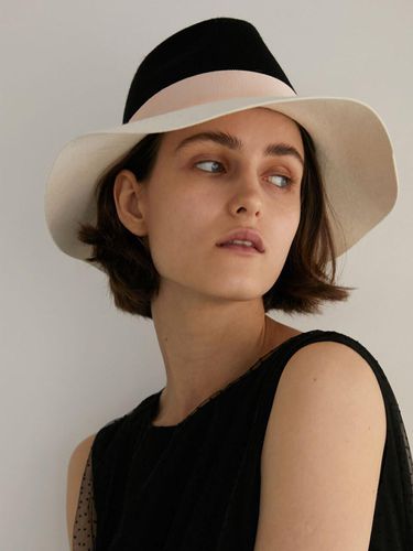 Half N Half Hat Black White - NUHAT - Modalova