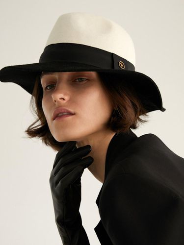 Half N Half Hat White Black - NUHAT - Modalova