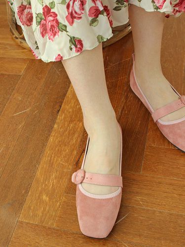 Square Toe Circle Buckle Suede Loafer_Pink - CESTI - Modalova