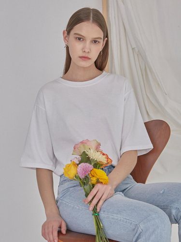 Amber Round Half Tee_White - YAN13 - Modalova