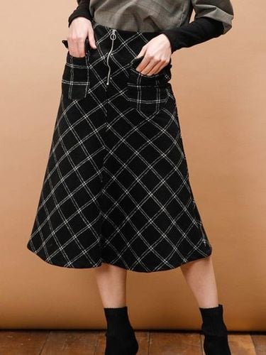 Check Outpocket Flare Skirt_Black - WARDROBE - Modalova