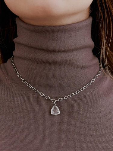 Clear Triangle Charm Necklace - LOVE ME MONSTER - Modalova