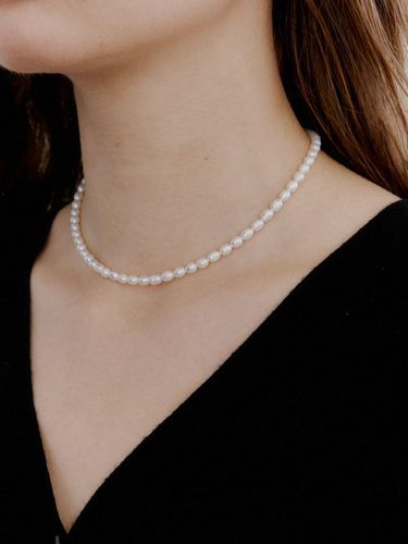 Slim Natural Pearl Choker - LOVE ME MONSTER - Modalova