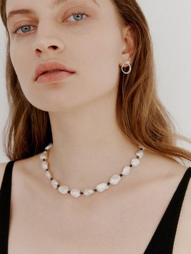 Crystal Pearl Necklace - LOVE ME MONSTER - Modalova