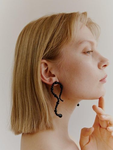 Onyx Wave Earrings - LOVE ME MONSTER - Modalova