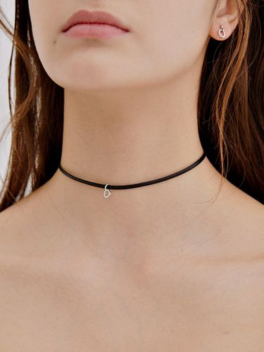 Mini Ring Drop Leather Choker - LOVE ME MONSTER - Modalova