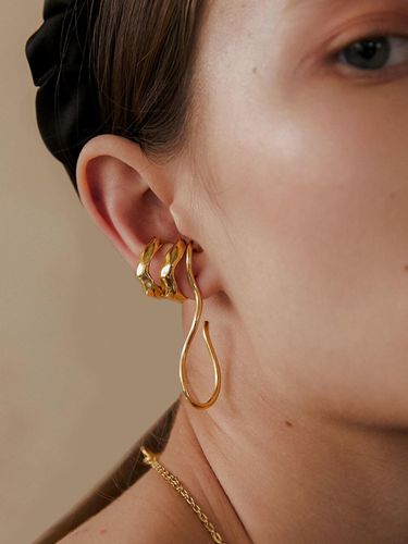 Layers Of Layered 03 Earrings Gold - OOZE - Modalova