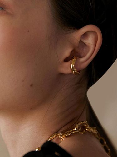 Layers Of Layered 04 Ear Cuff Gold - OOZE - Modalova