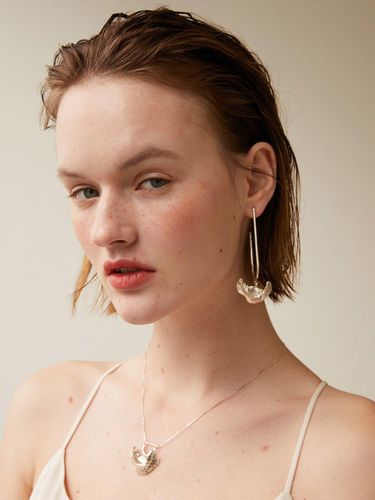 Wavy Line 07 Earring - OOZE - Modalova