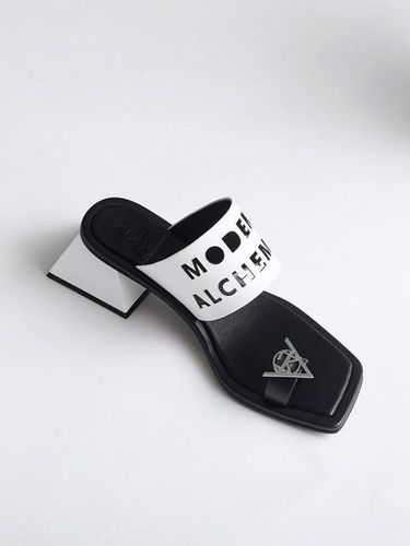 Modern Summer Sh White Black - MODERN ALCHEMIST - Modalova