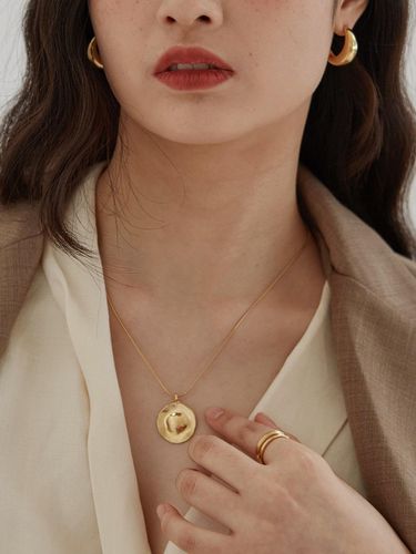 Petal Round Gold Necklace - MARSBOM - Modalova