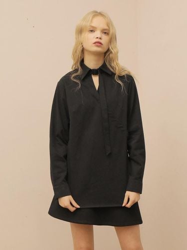 Belt Collar Cotton Blouse_Black - WARDROBE - Modalova