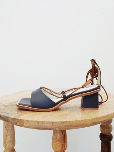 Wood Ornament Strap Sandals - february second - Modalova