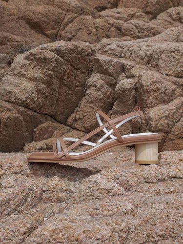 Flip-Flop Strap Sandals Camel - february second - Modalova