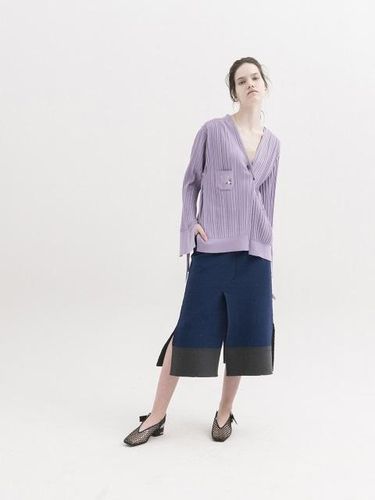 Pleated V-neck Cardigan - Moonhee - Modalova