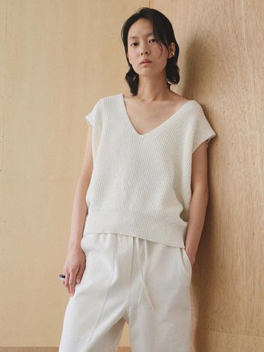 V-Neck Knitted Top - AEER - Modalova