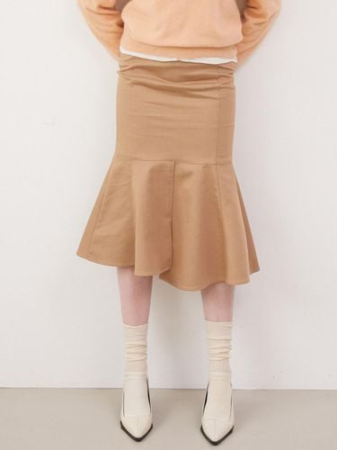 Front slit mermaid skirt - Beige - BEMUSE MANSION - Modalova