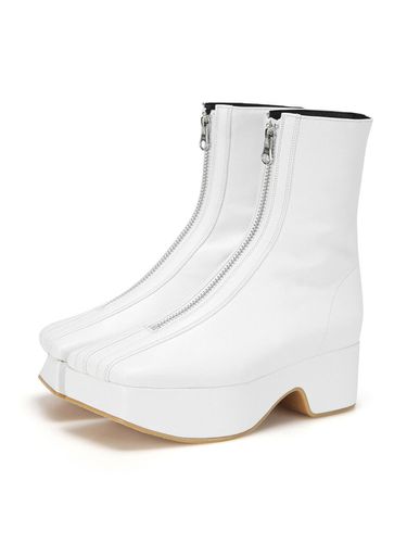 Squared Toe Zip Front Ankle Boots_White - FLAT APARTMENT - Modalova