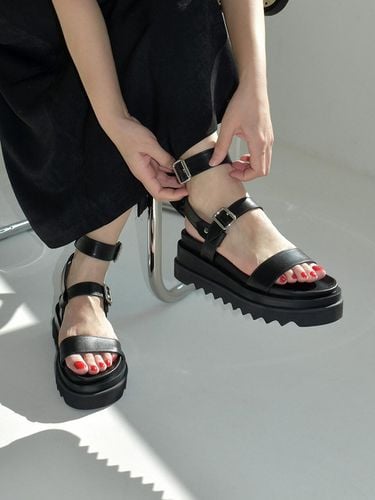 Platform Strap Sandal Black - urimera - Modalova