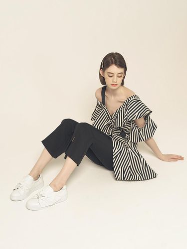 Ribbon Sneakers White - MISSUE - Modalova