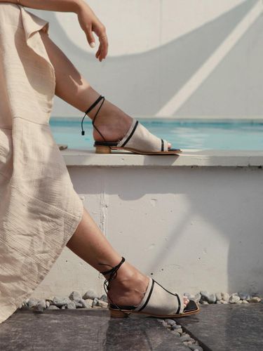 Grunge Two Way Strap Sandals - february second - Modalova