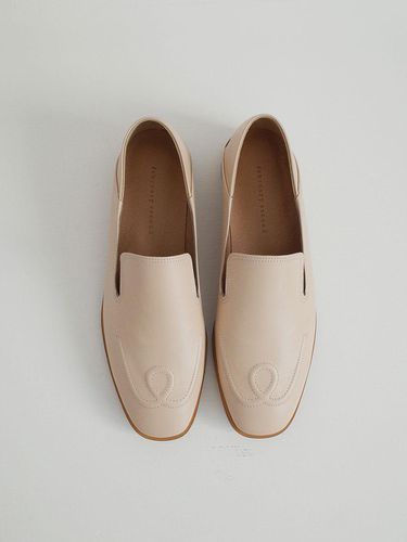 Embossed Stitch Loafers Beige - february second - Modalova