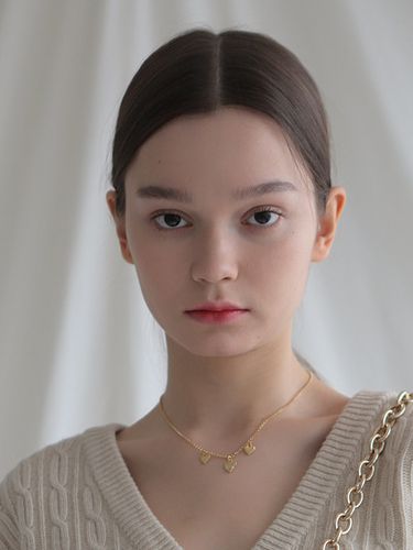 Soft Three Heart Choker Gold - SOFT SEOUL - Modalova