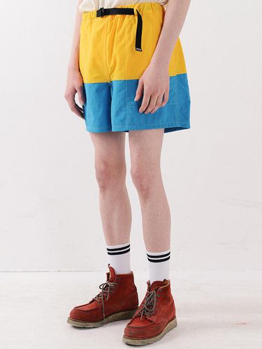 Nylon Color Block Shorts Yellow - PIECEMAKER - Modalova