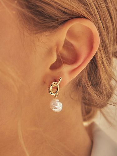 Knot Pearl Post Earring - Hei - Modalova