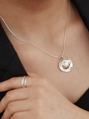 Petal Round Silver Necklace - MARSBOM - Modalova