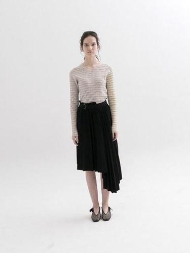 Asymmetrical Pleated Knit Skirt - Moonhee - Modalova