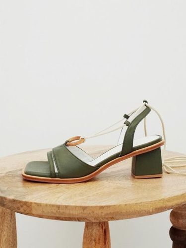 Wood Ring Strap Sandals Olive Green - february second - Modalova