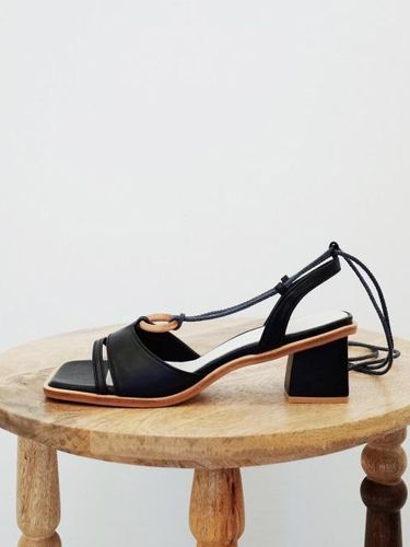 Wood Ring Strap Sandals Black - february second - Modalova