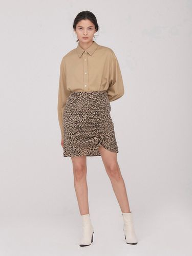 Leopard Shirring Mini Skirt_Beige - BLUV - Modalova