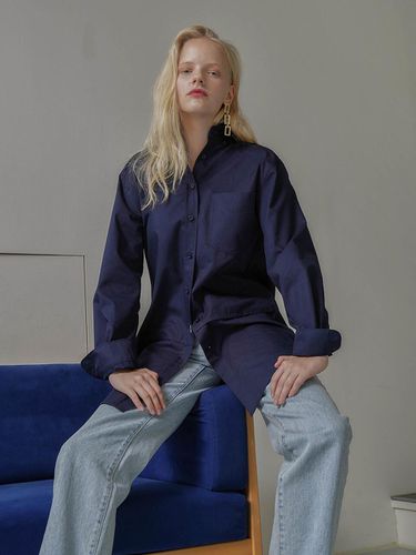 Back Lettering Oversized Shirt_Navy - ONNE - Modalova