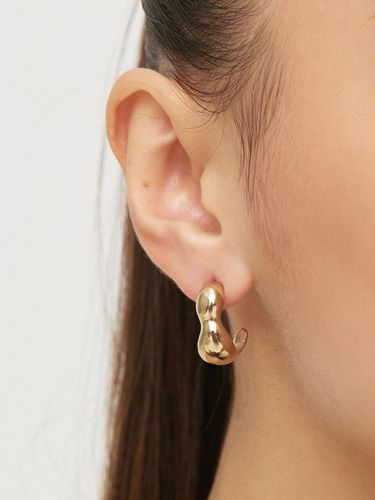 Gold Curved Earring - guitbol - Modalova