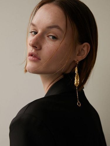 Wavy line 10 Single Earring - OOZE - Modalova