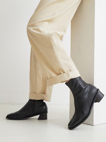 BKB20414 TOE SPAN ANKLE BOOTS BLACK - Byeuuns - Modalova