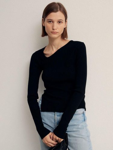 Unbalanced Neck Ribbed Knit Top_Black - LOOKAST - Modalova