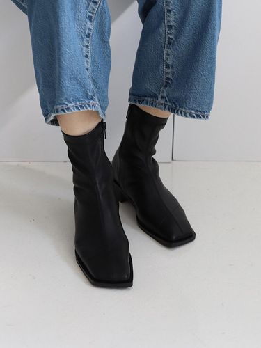 VQ2 middie boots_black - MOL:pin - Modalova