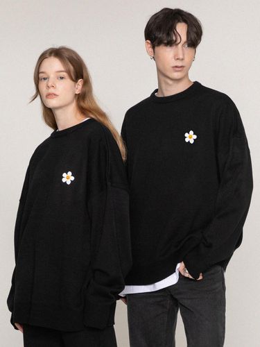 UNISEX] Flower Embroidery Round Knit_Black - GRAVER - Modalova