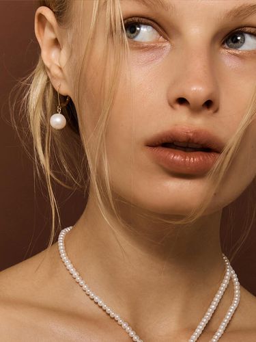 Exclusive]The drop pearl earrings - MONDAY EDITION - Modalova