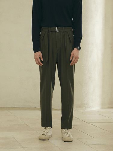 Two Tuck Belted Pants_Khaki - FILLCHIC - Modalova