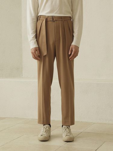 Two Tuck Belted Pants_Beige - FILLCHIC - Modalova