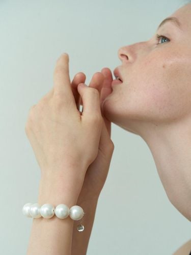 Soft Big Pearl Bracelet - LOVE ME MONSTER - Modalova