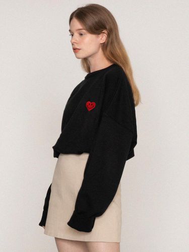 UNISEX] Heart Smile Embroidery Round Knit_Black - GRAVER - Modalova