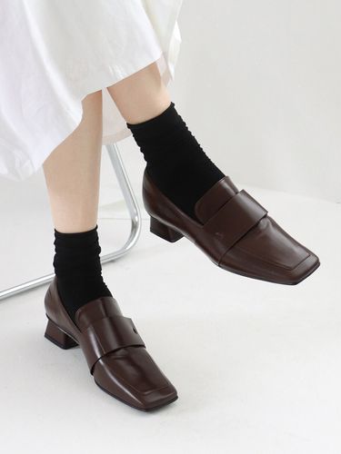 SQ_modern_l_loafer_brown - MOL:pin - Modalova