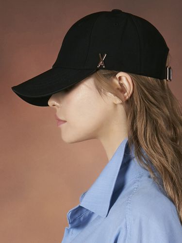 Rosegold Stud Overfit Ball Cap_Black - VARZAR - Modalova