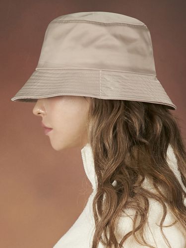 Poly Bucket Hat - Beige - VARZAR - Modalova